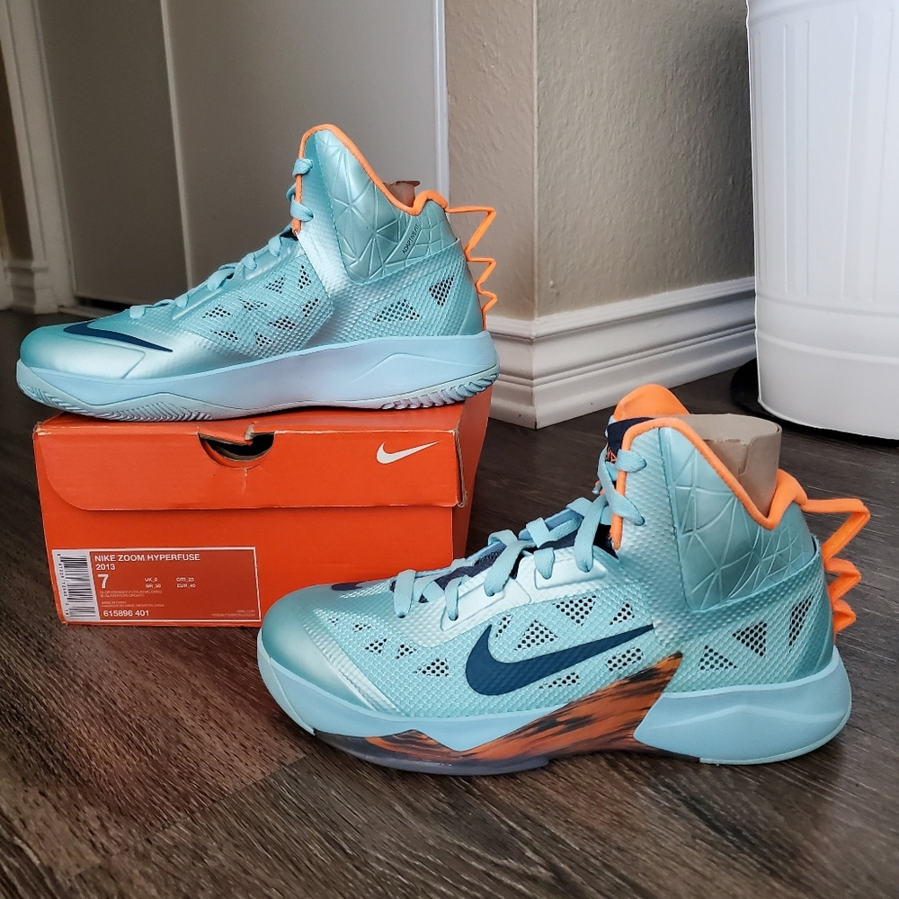 Men New in box Nike Zoom Hyperfuse Sz 7 US